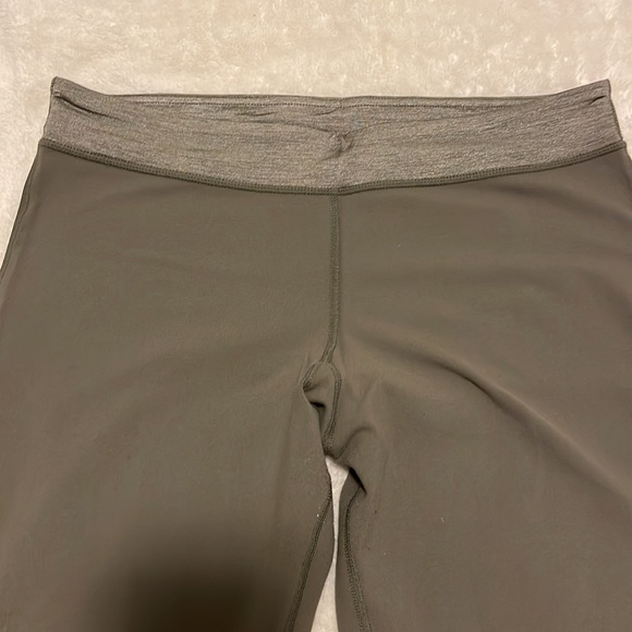 Lululemon Capri pants size 8 - Picture 2 of 5